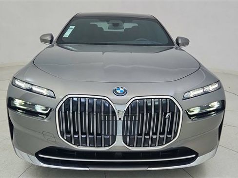 Used 2025 BMW i7 eDrive50 image 13