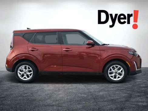 Certified 2023 Kia Soul LX w/ LX Technology Package FWD image 2
