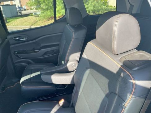 Used 2023 GMC Acadia AT4 AWD/4WD image 12