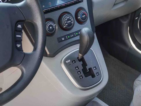 Used 2007 Kia Rondo LX image 18