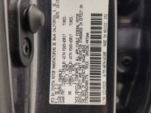 Used 2016 Toyota Tacoma TRD Sport image 40