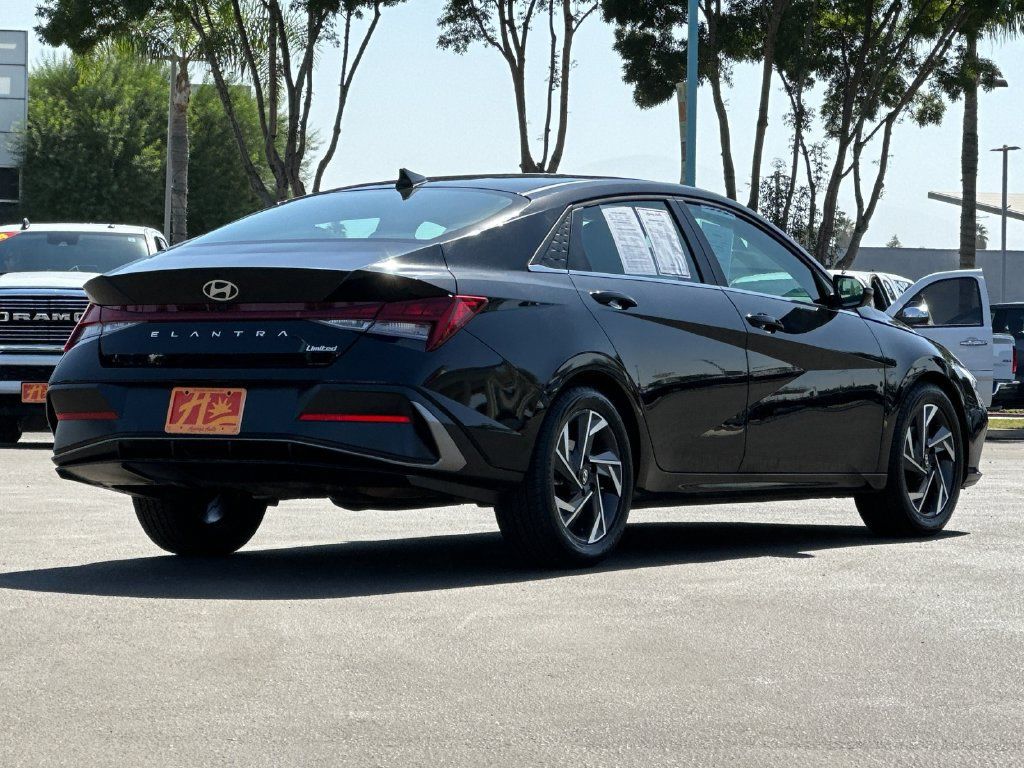 Used 2025 Hyundai Elantra Limited FWD image 5