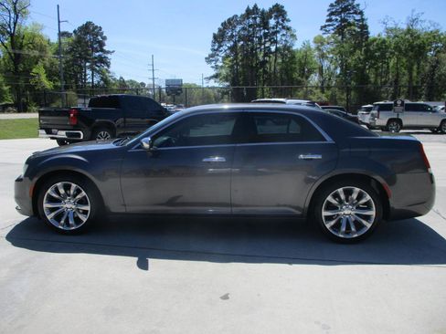 Used 2018 Chrysler 300 Limited w/ Safetytec Plus Group image 7