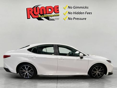 Used 2025 Toyota Camry SE FWD image 8