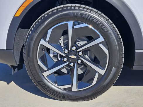 New 2026 Chevrolet Equinox EV LT image 12