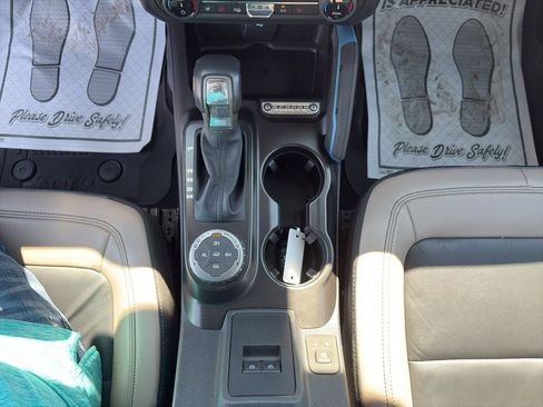 Used 2022 Ford Bronco Wildtrak image 17