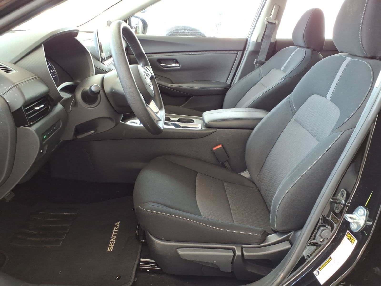 Used 2025 Nissan Sentra SV FWD image 3