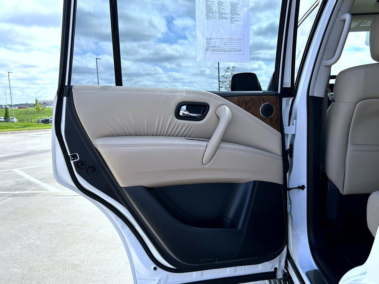 Used 2024 Nissan Armada SL w/ Captain's Chairs Package AWD/4WD image 22