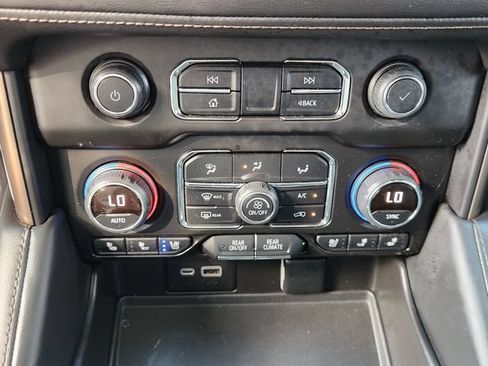 Used 2022 Chevrolet Tahoe High Country AWD/4WD image 18