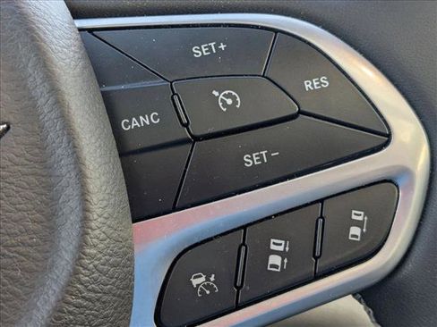 Used 2022 Chrysler Pacifica Limited image 12