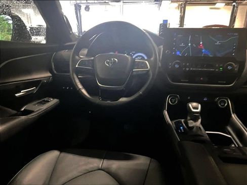 Used 2026 Toyota Grand Highlander AWD Hybrid image 18