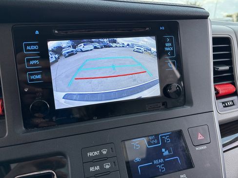 Used 2017 Toyota Sienna XLE image 24