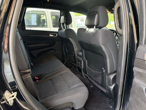 Used 2017 Jeep Grand Cherokee Laredo AWD/4WD image 19