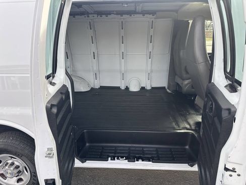 Used 2020 Chevrolet Express 2500 w/ Enhanced Convenience Package image 16