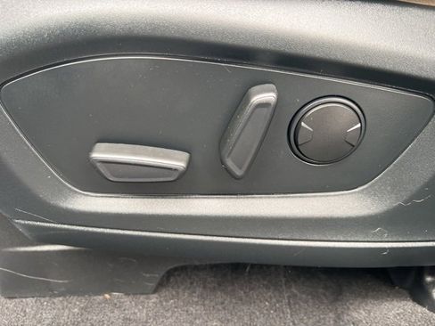 Used 2020 Ford Explorer XLT w/ Equipment Group 202A image 7