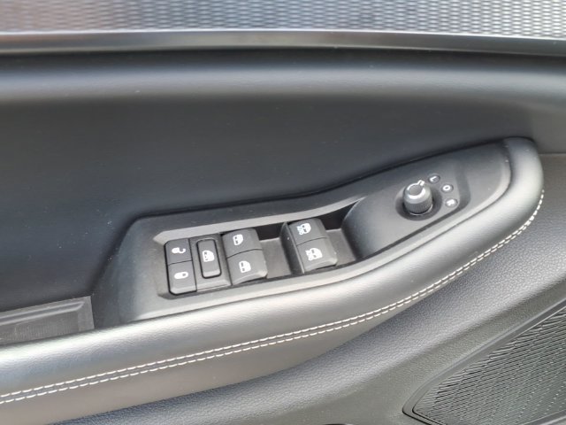 Used 2023 Jeep Grand Cherokee Laredo AWD/4WD image 11