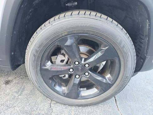 Used 2023 Jeep Grand Cherokee Altitude image 17