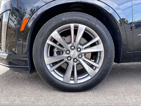 Used 2024 Cadillac XT6 Premium Luxury FWD image 9