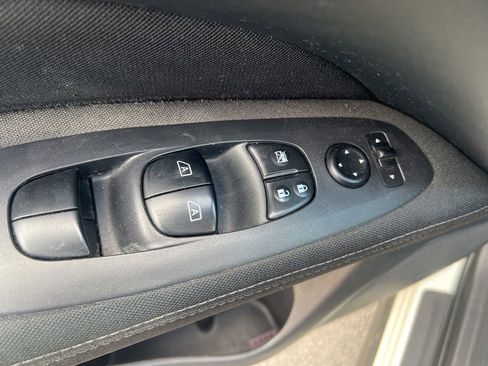 Used 2017 Nissan Pathfinder SV image 14