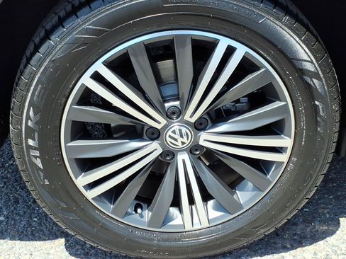 Used 2019 Volkswagen Tiguan SEL FWD image 10