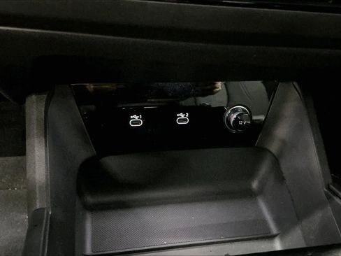 Used 2025 Audi Q6 e-tron Premium w/ Convenience Package image 33