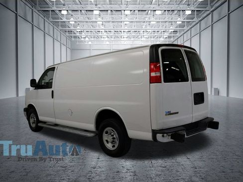 Used 2021 Chevrolet Express 2500 w/ Driver Convenience Package RWD image 5