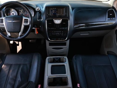 Used 2015 Chrysler Town & Country Touring FWD image 21