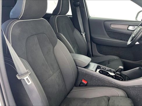 Certified 2025 Volvo XC40 B5 Plus image 11