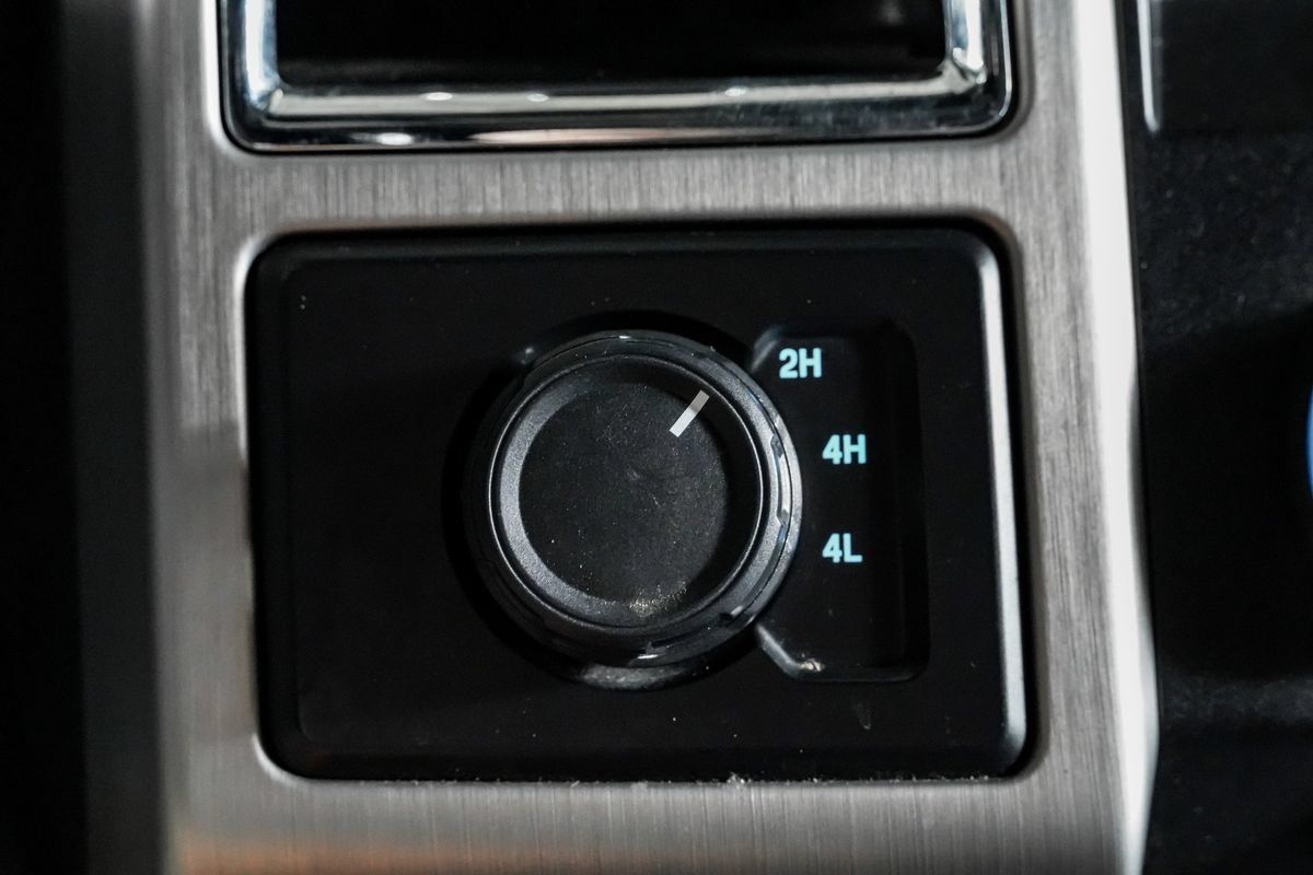 Used 2017 Ford F350 Platinum w/ Platinum Ultimate Package AWD/4WD image 26