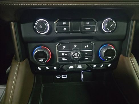 Used 2024 Chevrolet Tahoe High Country image 21