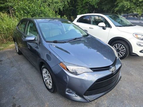 Used 2017 Toyota Corolla LE FWD image 3