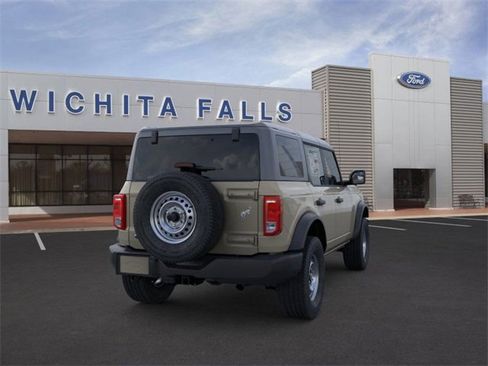 New 2025 Ford Bronco 4-Door image 8