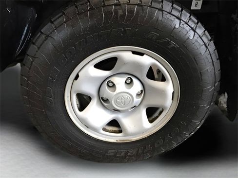 Certified 2020 Toyota Tacoma SR image 9