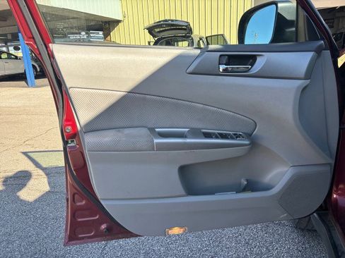 Used 2010 Subaru Forester 2.5X Premium image 9