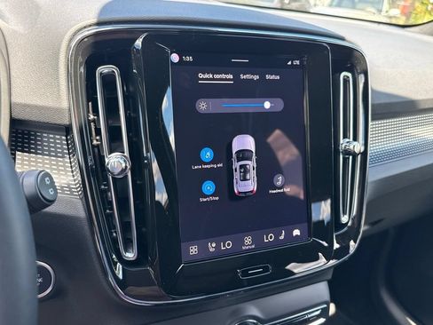Certified 2025 Volvo XC40 B5 Ultra w/ Climate Package AWD/4WD image 18