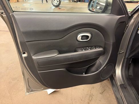 Used 2019 Kia Soul FWD image 21