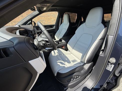 New 2025 Porsche Cayenne GTS image 5