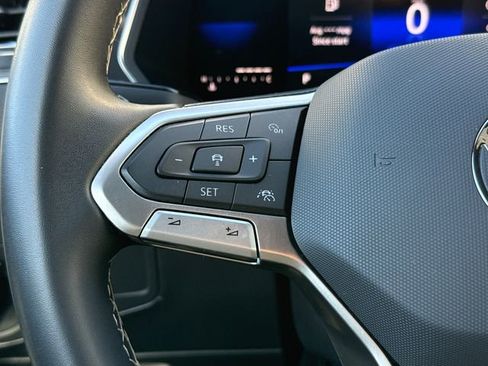 Certified 2023 Volkswagen Tiguan SE R-Line image 36
