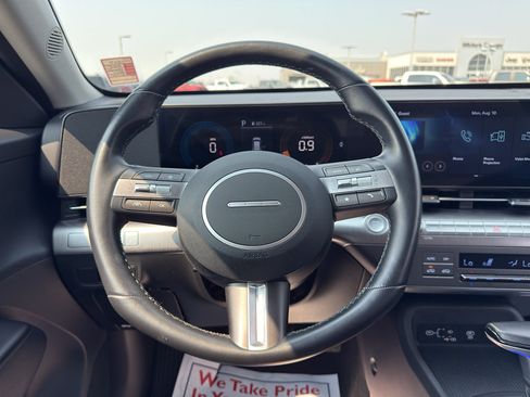 Used 2025 Hyundai Kona SEL AWD/4WD image 14