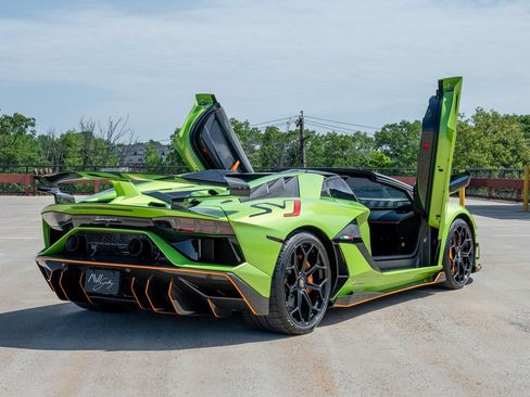Used 2021 Lamborghini Aventador SVJ AWD/4WD image 14