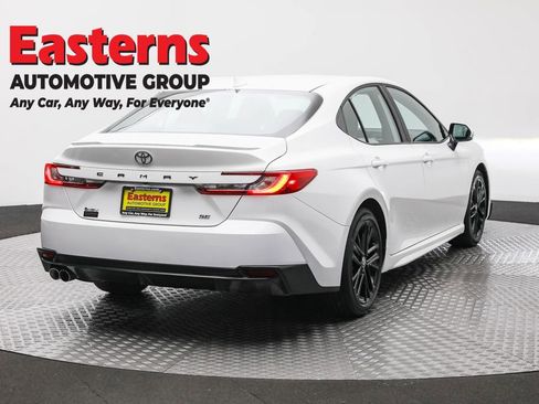 Used 2025 Toyota Camry SE FWD image 5