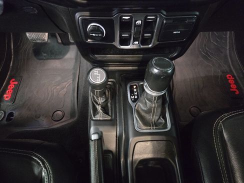 Used 2020 Jeep Gladiator Overland image 17