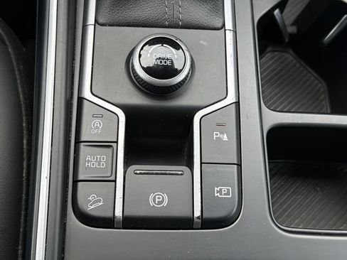 Used 2024 Kia Sorento S FWD image 11