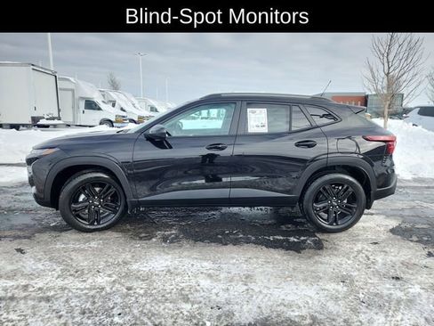 Used 2026 Chevrolet Trax ACTIV w/ Sunroof Package image 4