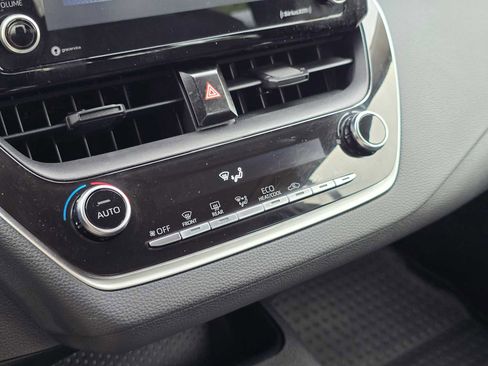 Used 2022 Toyota Corolla LE image 30