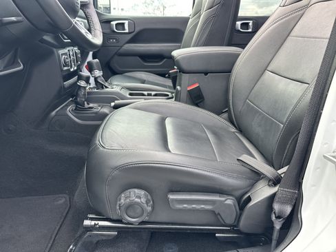 Used 2023 Jeep Wrangler Sahara w/ Cold Weather Group image 11