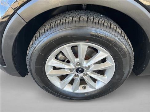 Used 2019 Kia Sorento L image 16