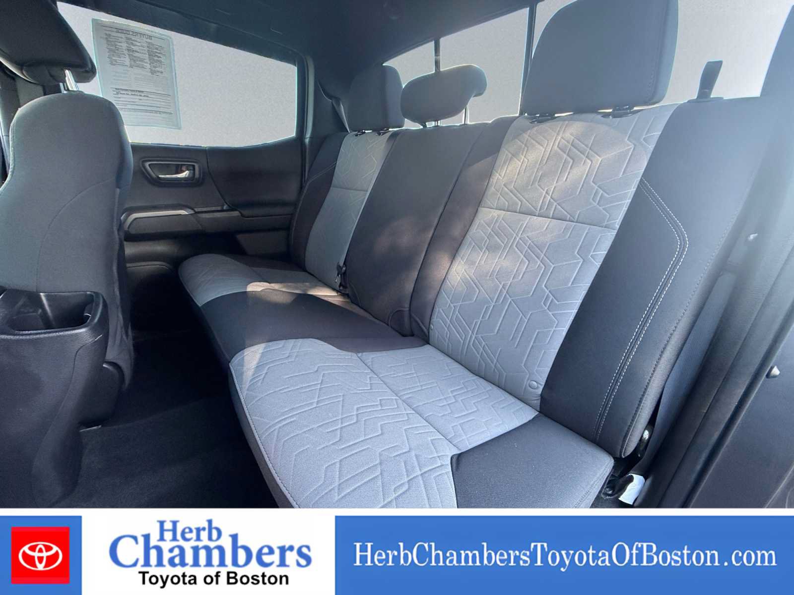Used 2022 Toyota Tacoma TRD Off-Road AWD/4WD image 17
