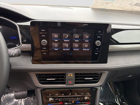 Used 2026 Volkswagen Taos SE image 17