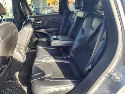 Used 2019 Jeep Cherokee Latitude Plus w/ Cold Weather Group image 22